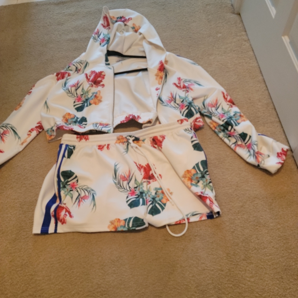 2 piece Shortset size 3xl Crop jacket with hood. Only tried on. Took tags off.